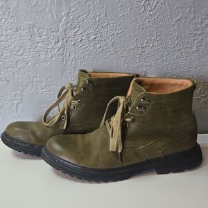 English Laundry Green Chukka Boots with Rubber Sole